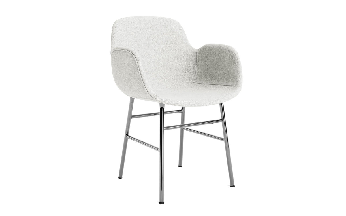 Form Lehnstuhl gepolstert Chrome Hallingdal in Hallingdal 110 präsentiert im Onlineshop von KAQTU Design AG. Stuhl mit Armlehne ist von Normann Copenhagen