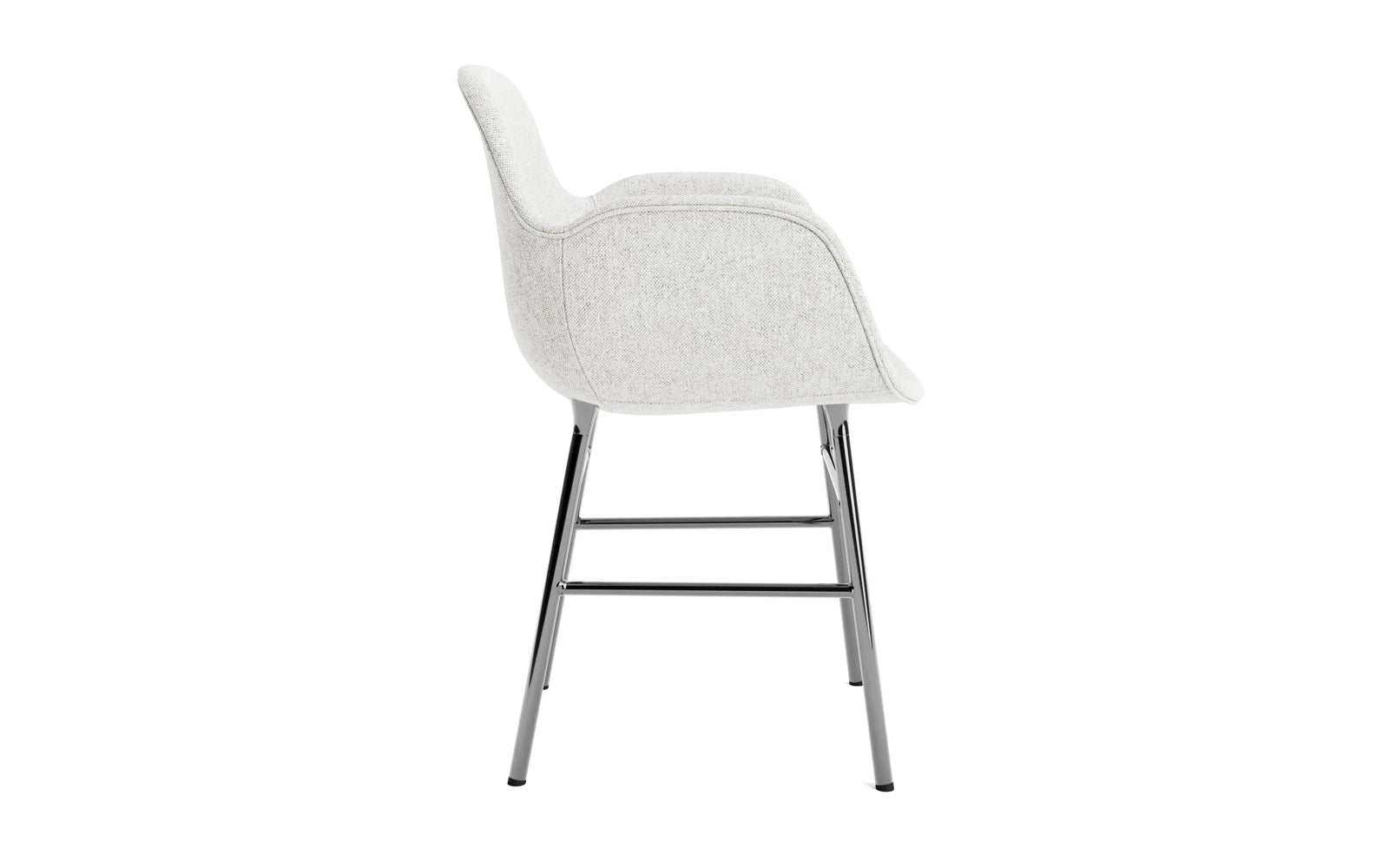 Form Lehnstuhl gepolstert Chrome Hallingdal in Hallingdal 110 präsentiert im Onlineshop von KAQTU Design AG. Stuhl mit Armlehne ist von Normann Copenhagen