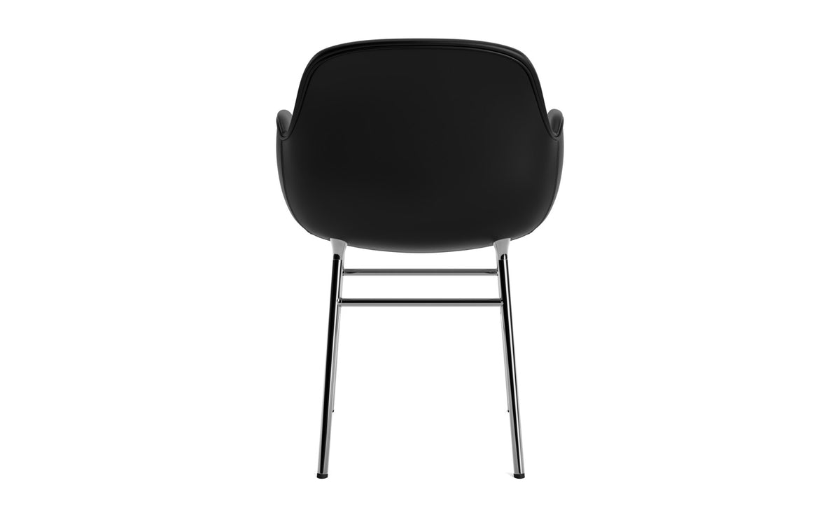 Form Armlehnstuhl gepolstert  in Ultra Leder präsentiert im Onlineshop von KAQTU Design AG. Stuhl mit Armlehne ist von Normann Copenhagen