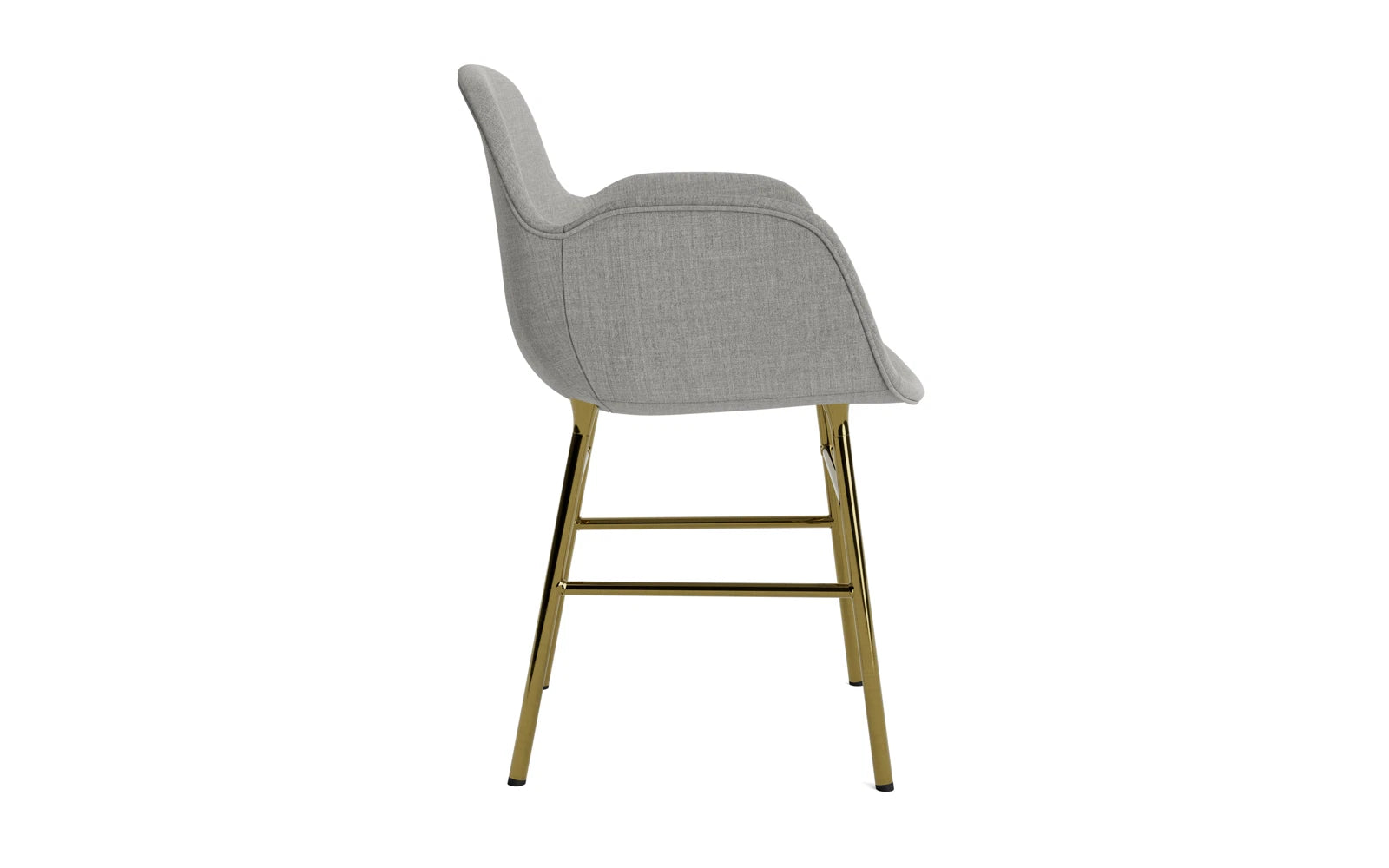 Form Lehnstuhl gepolstert Messing Remix in Remix 133 präsentiert im Onlineshop von KAQTU Design AG. Stuhl mit Armlehne ist von Normann Copenhagen
