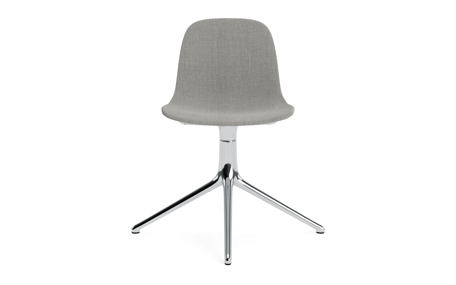 Der Form Drehstuhl von Normann Copenhagen besticht durch sein elegantes Design und bietet über 40.000 Kombinationsmöglichkeiten.