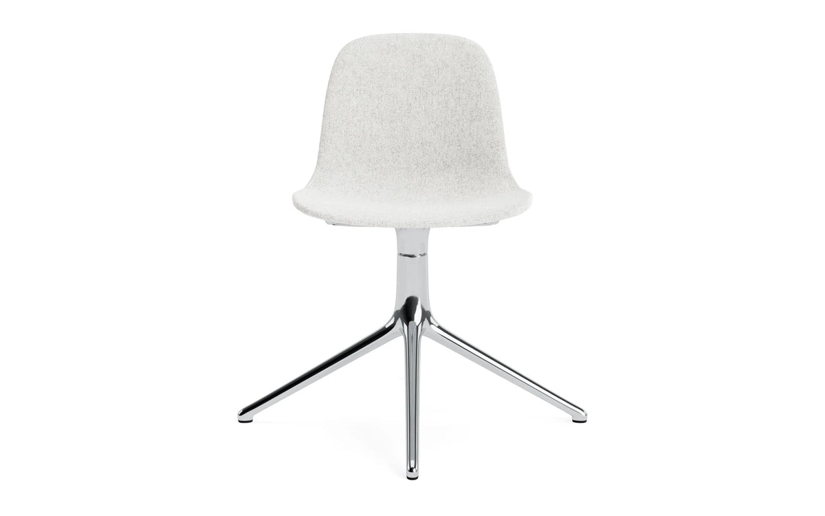 Form Drehstuhl 4L schwarzes Aluminium Vollpolster Hallingdal in Hallingdal 110 präsentiert im Onlineshop von KAQTU Design AG. Drehstuhl ist von Normann Copenhagen