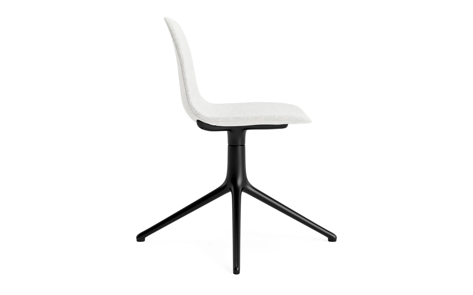 Form Drehstuhl 4L schwarzes Aluminium Vollpolster Ultra in Hallingdal 110 präsentiert im Onlineshop von KAQTU Design AG. Drehstuhl ist von Normann Copenhagen