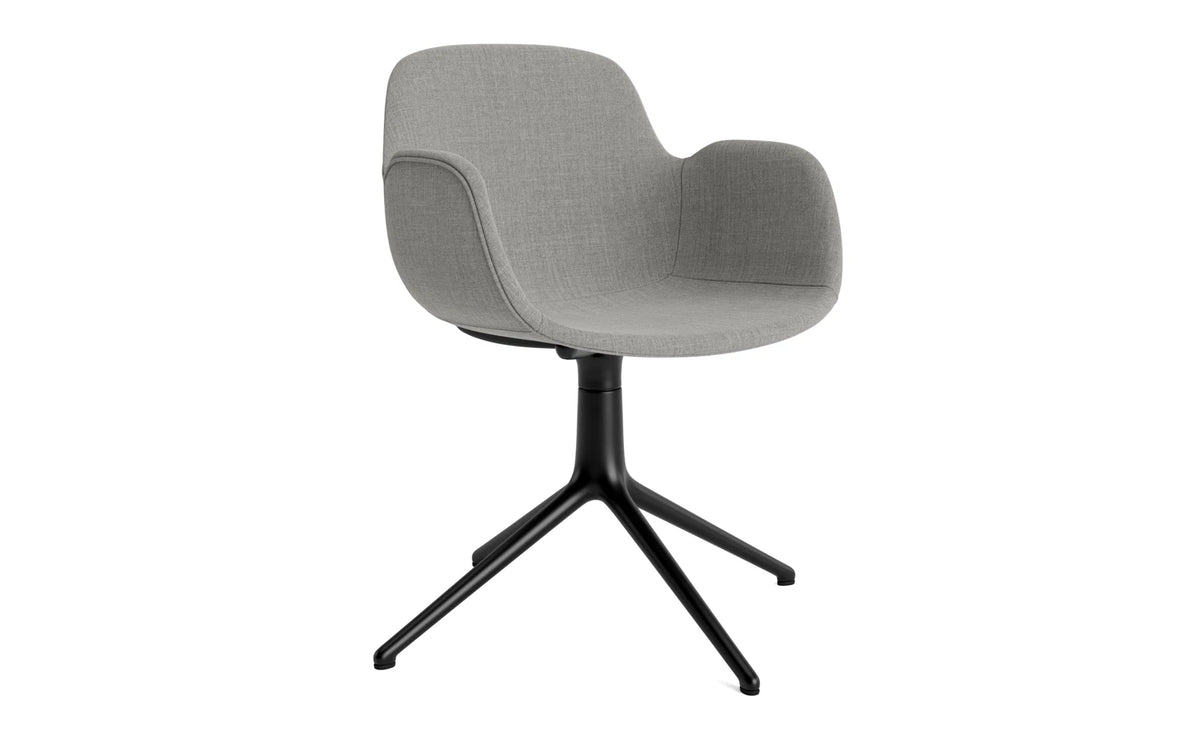 Form Drehstuhl 4L gepolstert schwarzes Aluminium Remix in Remix 133 präsentiert im Onlineshop von KAQTU Design AG. Bürostuhl ist von Normann Copenhagen