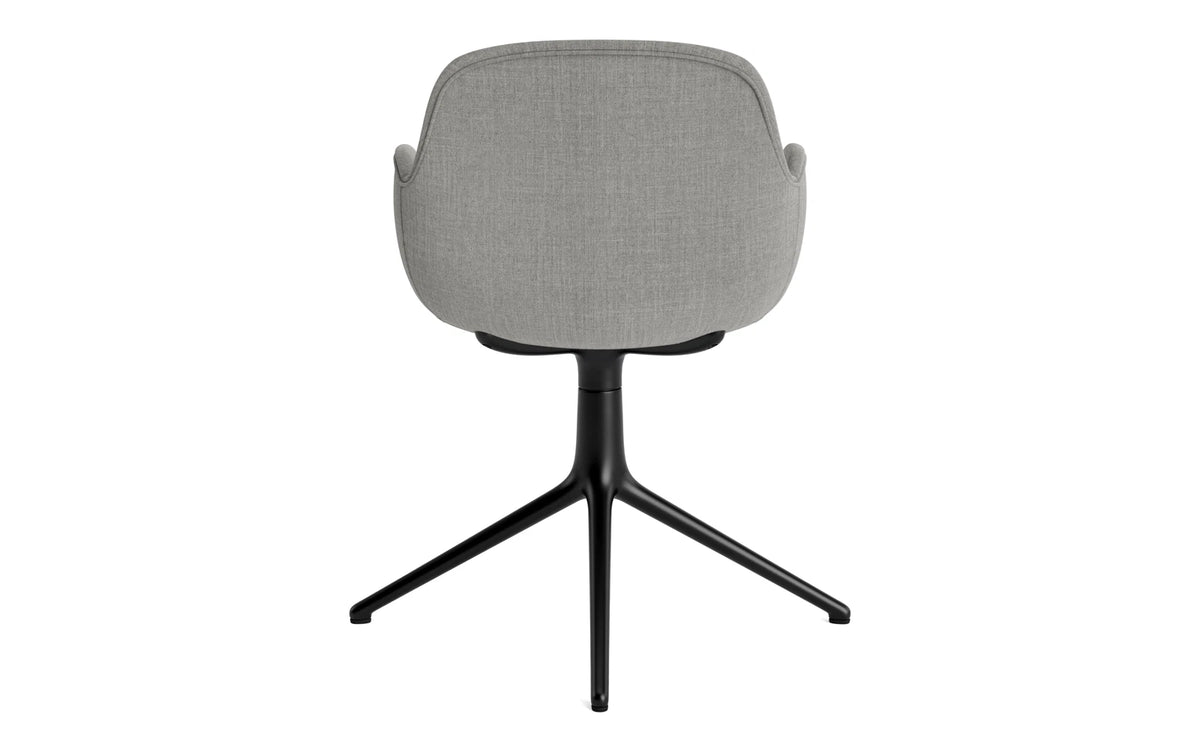 Form Drehstuhl 4L gepolstert schwarzes Aluminium Remix in Remix 133 präsentiert im Onlineshop von KAQTU Design AG. Bürostuhl ist von Normann Copenhagen