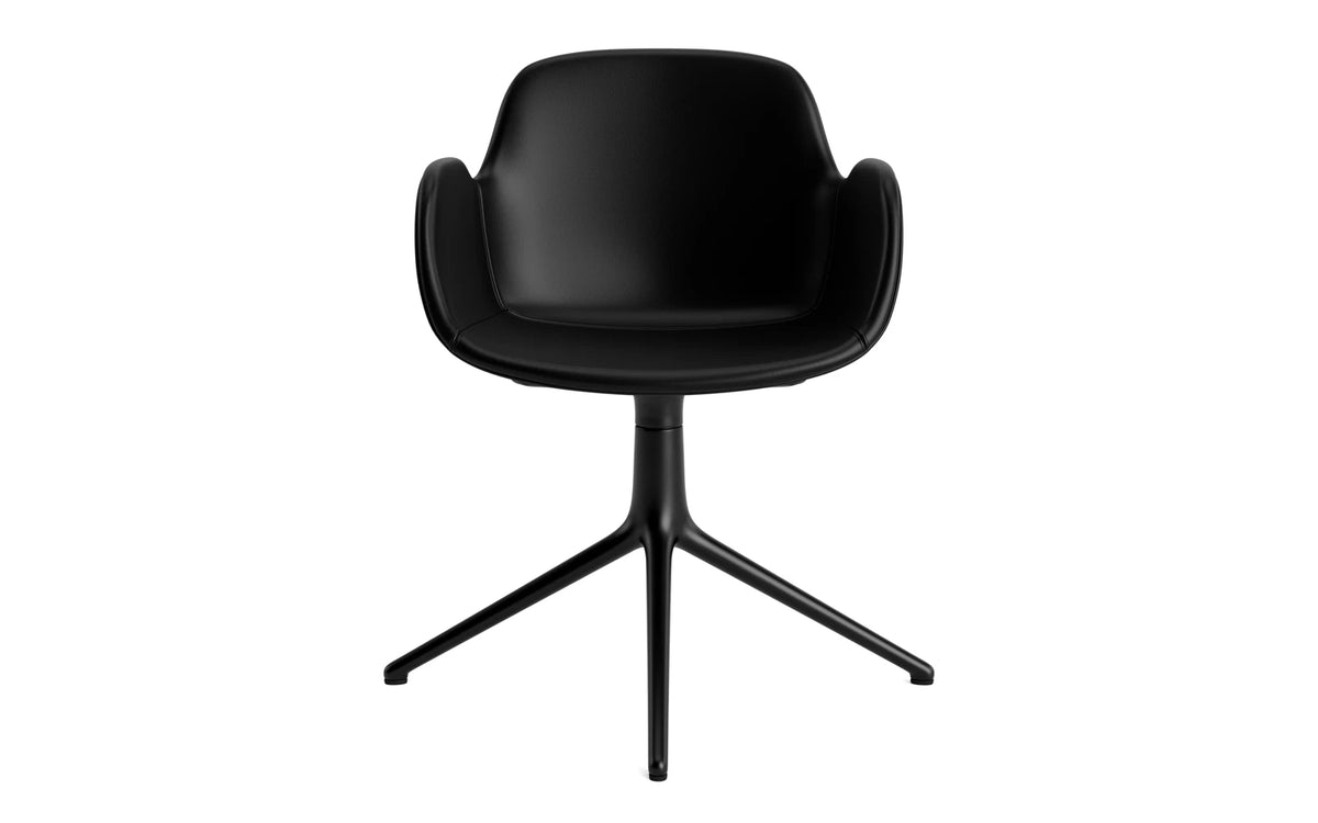 Form Drehstuhl 4L gepolstert schwarzes Aluminium Ultra Leder in Ultra 41599 präsentiert im Onlineshop von KAQTU Design AG. Bürostuhl ist von Normann Copenhagen