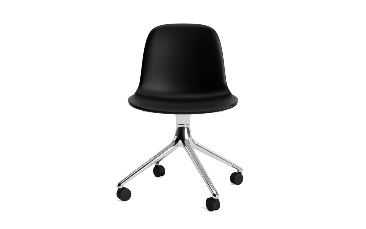 Form Drehstuhl 4W Aluminium Vollpolster Ultra in Ultra 41599 präsentiert im Onlineshop von KAQTU Design AG. Drehstuhl ist von Normann Copenhagen