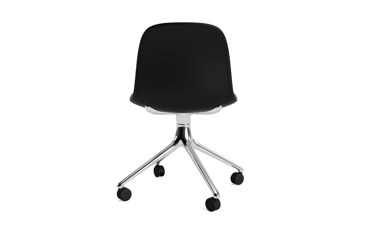 Form Drehstuhl 4W Aluminium Vollpolster Ultra in Ultra 41599 präsentiert im Onlineshop von KAQTU Design AG. Drehstuhl ist von Normann Copenhagen