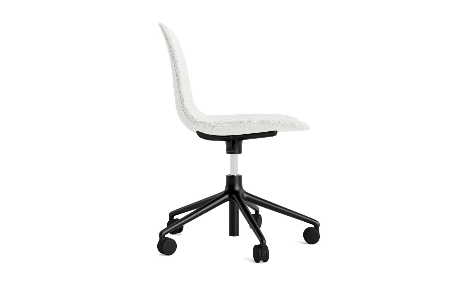 Form Drehsessel mit 5 Rollen Vollpolster schwarzes Aluminium Hallingdal in Hallingdal 110 präsentiert im Onlineshop von KAQTU Design AG. Sessel ist von Normann Copenhagen