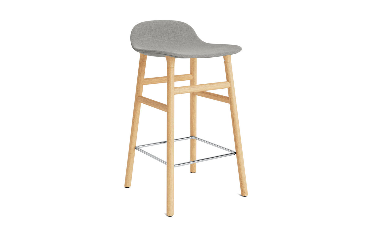 Form Barstuhl 65 cm gepolstert Eiche Remix in Remix 133 präsentiert im Onlineshop von KAQTU Design AG. Barstuhl ist von Normann Copenhagen
