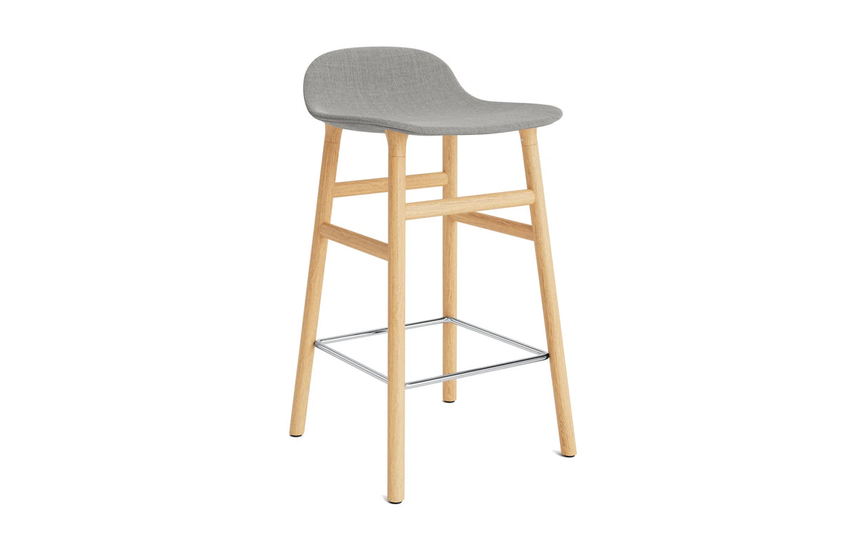 Form Barstuhl 65 cm gepolstert Eiche Remix in Remix 133 präsentiert im Onlineshop von KAQTU Design AG. Barstuhl ist von Normann Copenhagen