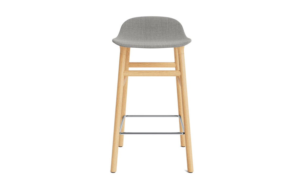 Form Barstuhl 65 cm gepolstert Eiche Remix in Remix 133 präsentiert im Onlineshop von KAQTU Design AG. Barstuhl ist von Normann Copenhagen