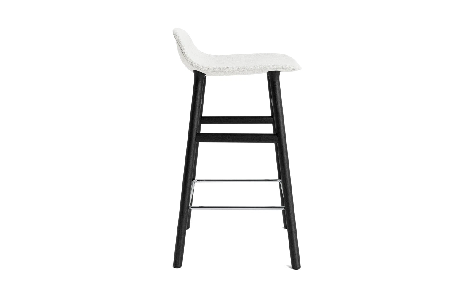 Form Barstuhl 65 cm gepolstert Schwartz Eiche Hallingdal in Hallingdal 110 präsentiert im Onlineshop von KAQTU Design AG. Barstuhl ist von Normann Copenhagen