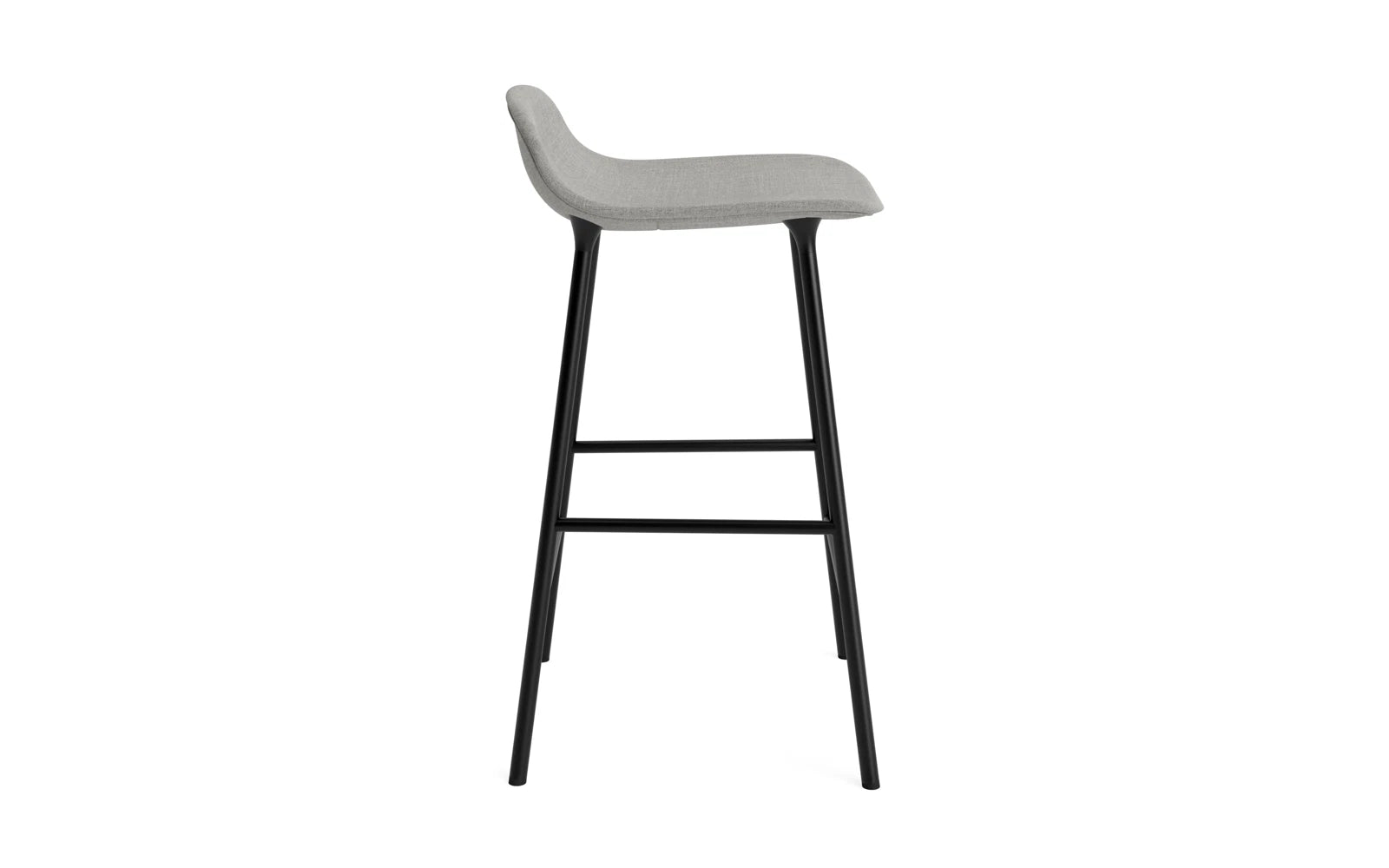 Form Barstuhl 65 cm gepolstert schwarz Stahl Remix in Remix 133 präsentiert im Onlineshop von KAQTU Design AG. Barstuhl ist von Normann Copenhagen