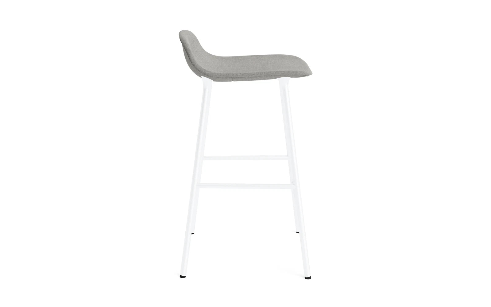 Form Barstuhl 65 cm gepolstert weiß Stahl Remix in Remix 133 präsentiert im Onlineshop von KAQTU Design AG. Barstuhl ist von Normann Copenhagen