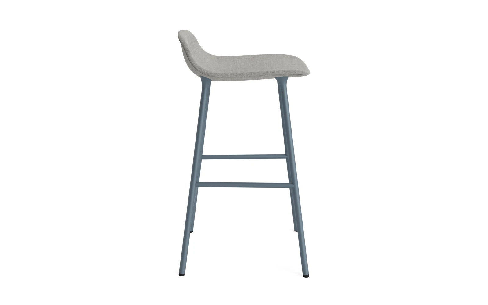 Form Barstuhl 65 cm gepolstert blau Stahl Remix in Remix 133 präsentiert im Onlineshop von KAQTU Design AG. Barstuhl ist von Normann Copenhagen