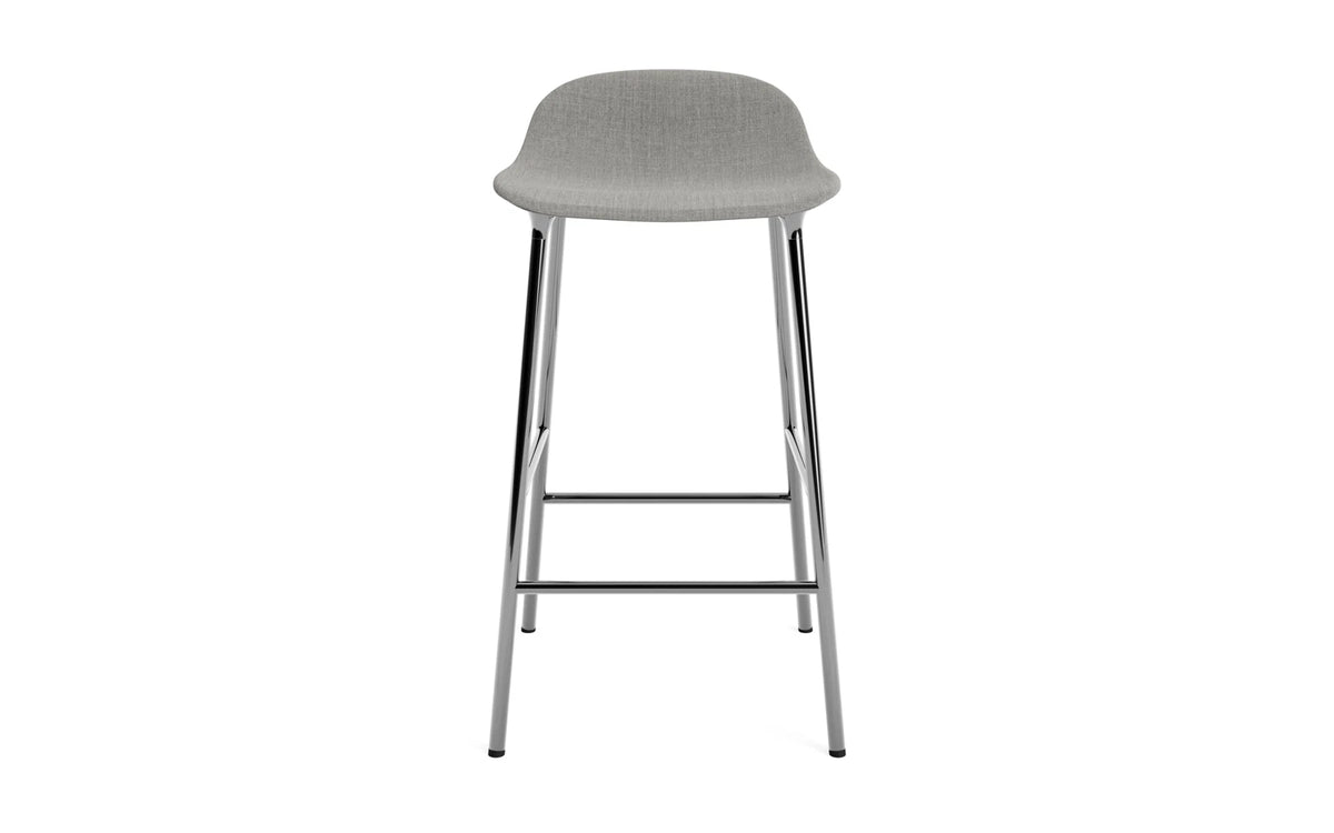 Form Barstuhl 65 cm gepolstert Chrom Remix in Remix 133 präsentiert im Onlineshop von KAQTU Design AG. Barstuhl ist von Normann Copenhagen