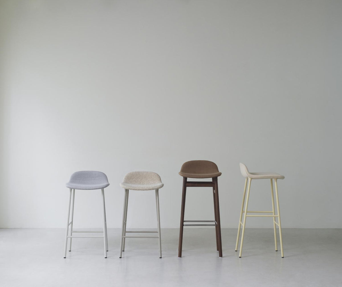 Form Barstuhl 65 cm gepolstert Chrom Remix in Remix 133 präsentiert im Onlineshop von KAQTU Design AG. Barstuhl ist von Normann Copenhagen