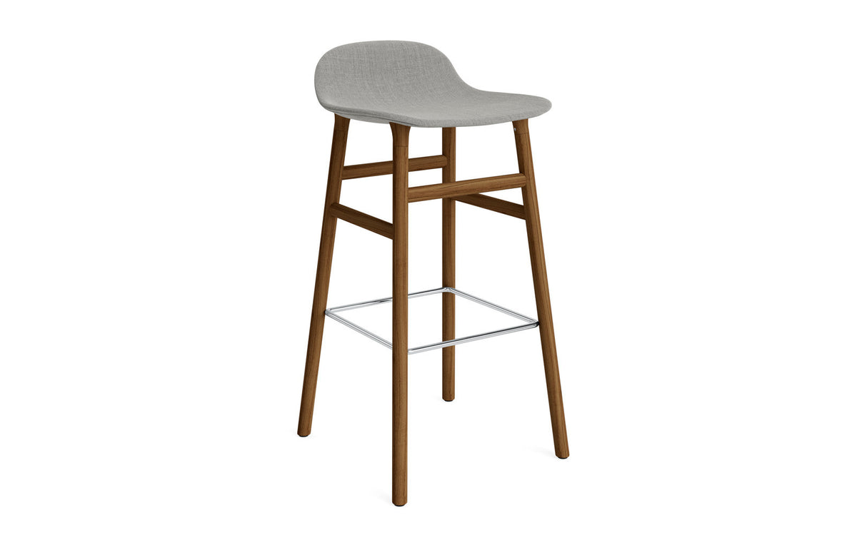 Form Barstuhl 75 cm gepolstert Walnuss Remix in Remix 133 präsentiert im Onlineshop von KAQTU Design AG. Barstuhl ist von Normann Copenhagen