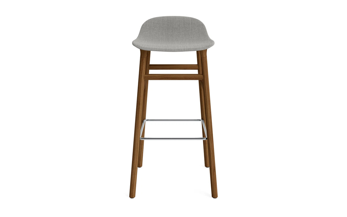Form Barstuhl 75 cm gepolstert Walnuss Remix in Remix 133 präsentiert im Onlineshop von KAQTU Design AG. Barstuhl ist von Normann Copenhagen