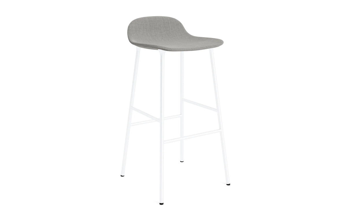 Form Barstuhl 75 cm gepolstert Stahl Weiss Remix in Remix 133 präsentiert im Onlineshop von KAQTU Design AG. Barstuhl ist von Normann Copenhagen