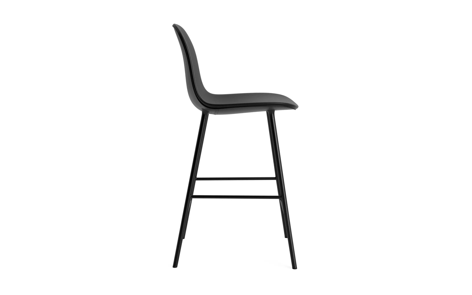 Form Barstuhl 65 cm gepolstert schwarzes Stahl/Ultra leder in Ultra 41599 präsentiert im Onlineshop von KAQTU Design AG. Barstuhl ist von Normann Copenhagen