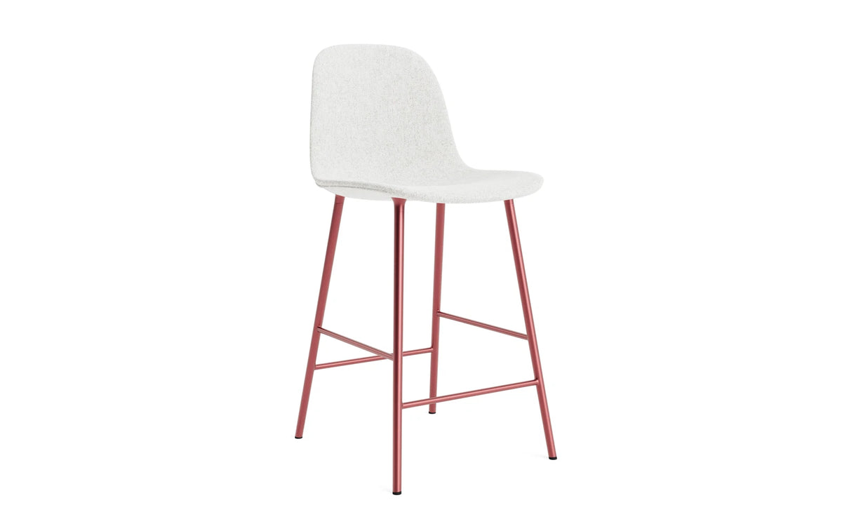 Form Barstuhl 65 cm gepolstert Rot Stahl Hallingdal in Hallingdal 110 präsentiert im Onlineshop von KAQTU Design AG. Barstuhl ist von Normann Copenhagen