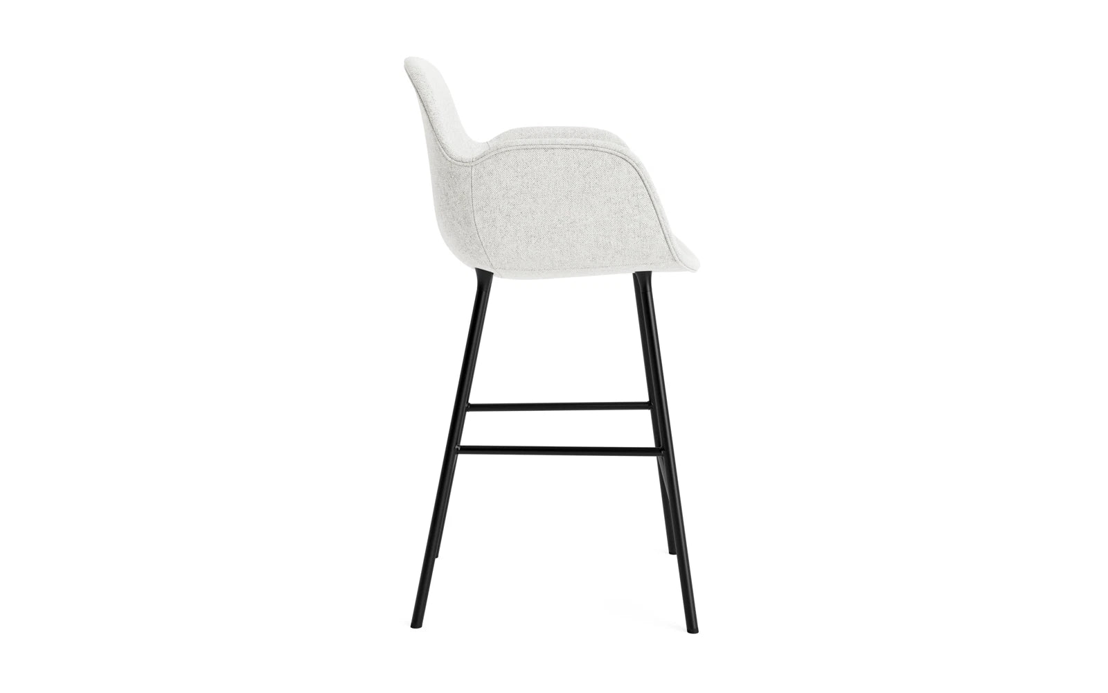 Form Barstuhl mit Armlehne 65 cm gepolstert schwarzes Stahl/Hallingdal in Hallingdal 110 präsentiert im Onlineshop von KAQTU Design AG. Barstuhl ist von Normann Copenhagen