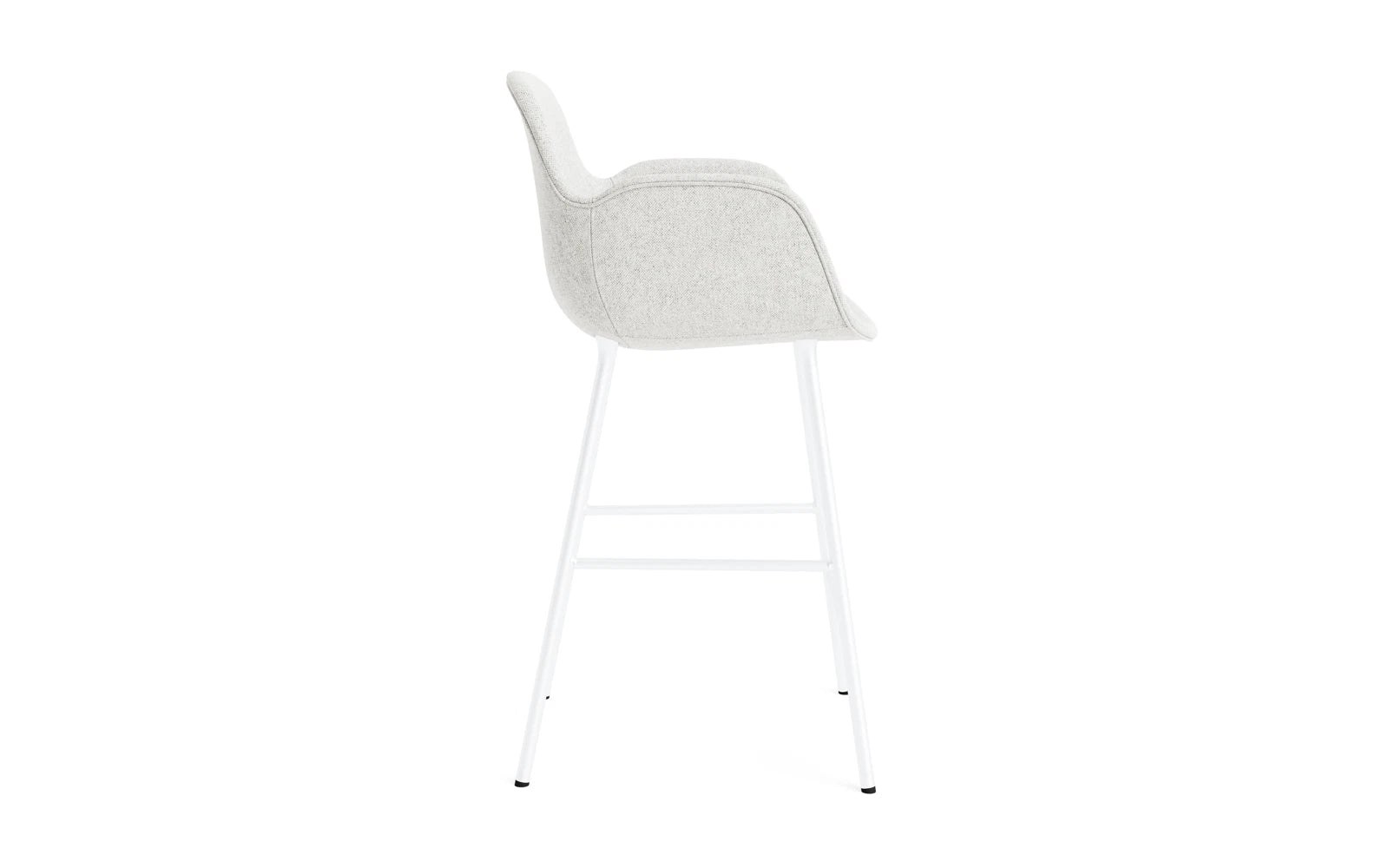Form Barstuhl mit Armlehne 65 cm gepolstert Weiß Stahl/Hallingdal in Hallingdal 110 präsentiert im Onlineshop von KAQTU Design AG. Barstuhl ist von Normann Copenhagen