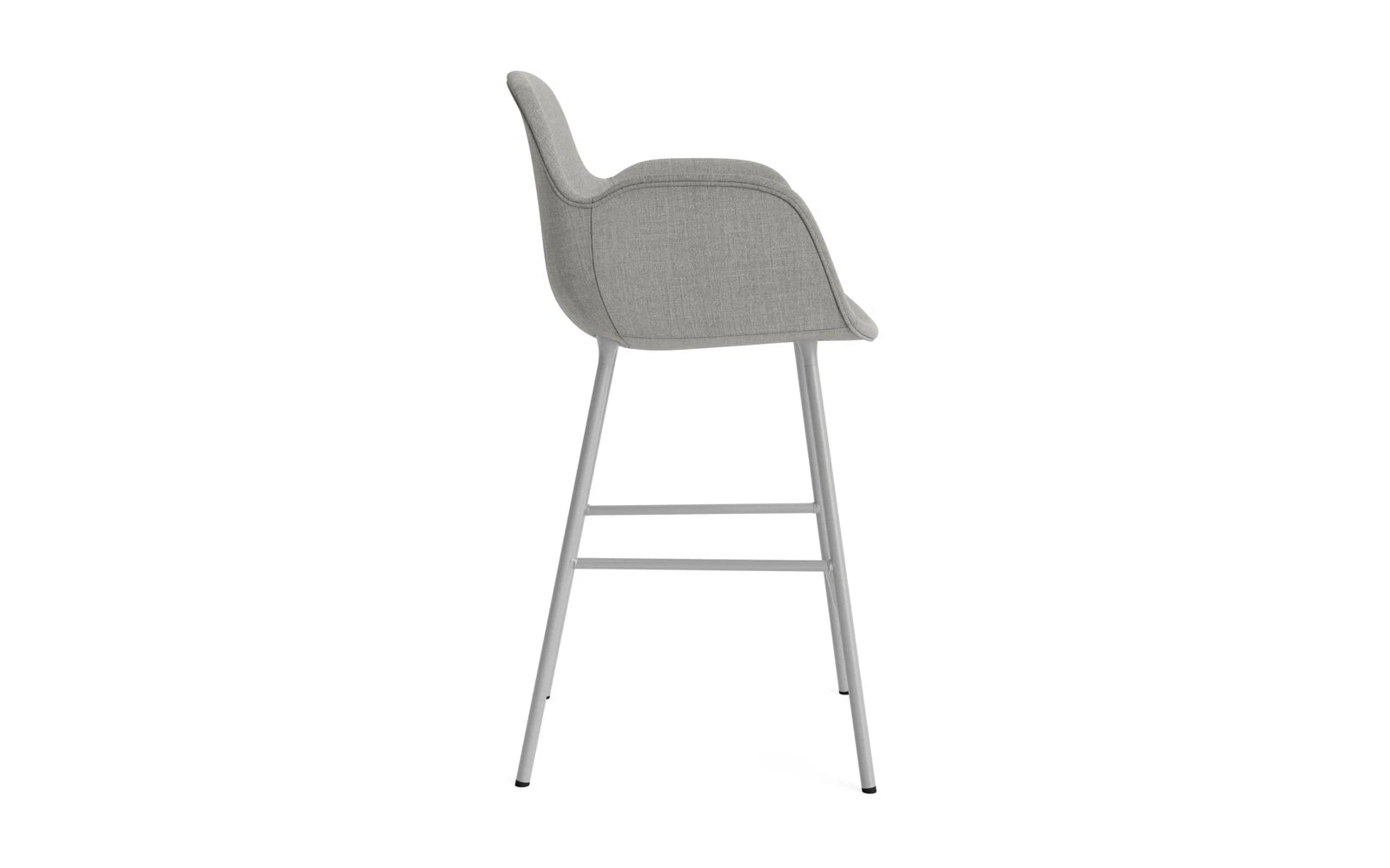 Form Barstuhl mit Armlehne 65 cm gepolstert Grau Stahl/Remix in Remix 133 präsentiert im Onlineshop von KAQTU Design AG. Barstuhl ist von Normann Copenhagen