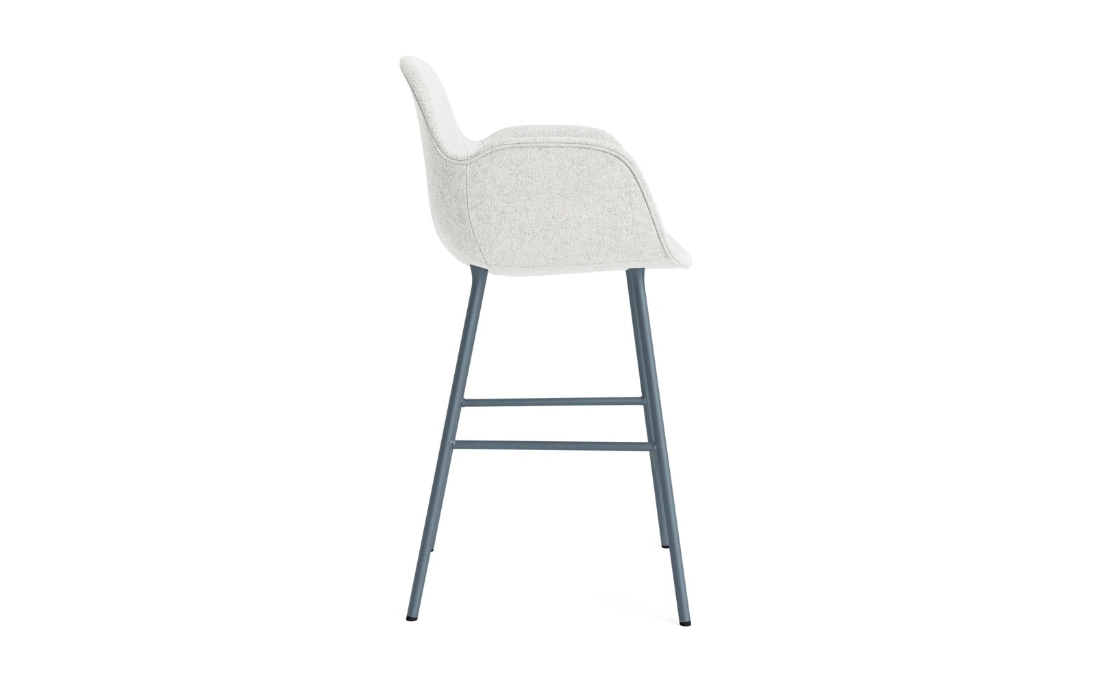 Form Barstuhl mit Armlehne 65 cm gepolstert Blau Stahl/Hallingdal in Hallingdal 110 präsentiert im Onlineshop von KAQTU Design AG. Barstuhl ist von Normann Copenhagen