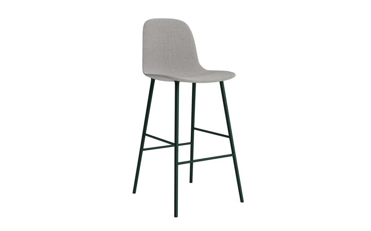 Form Barstuhl 75 cm gepolstert Grün Stahl Remix in Remix 133 präsentiert im Onlineshop von KAQTU Design AG. Barstuhl ist von Normann Copenhagen