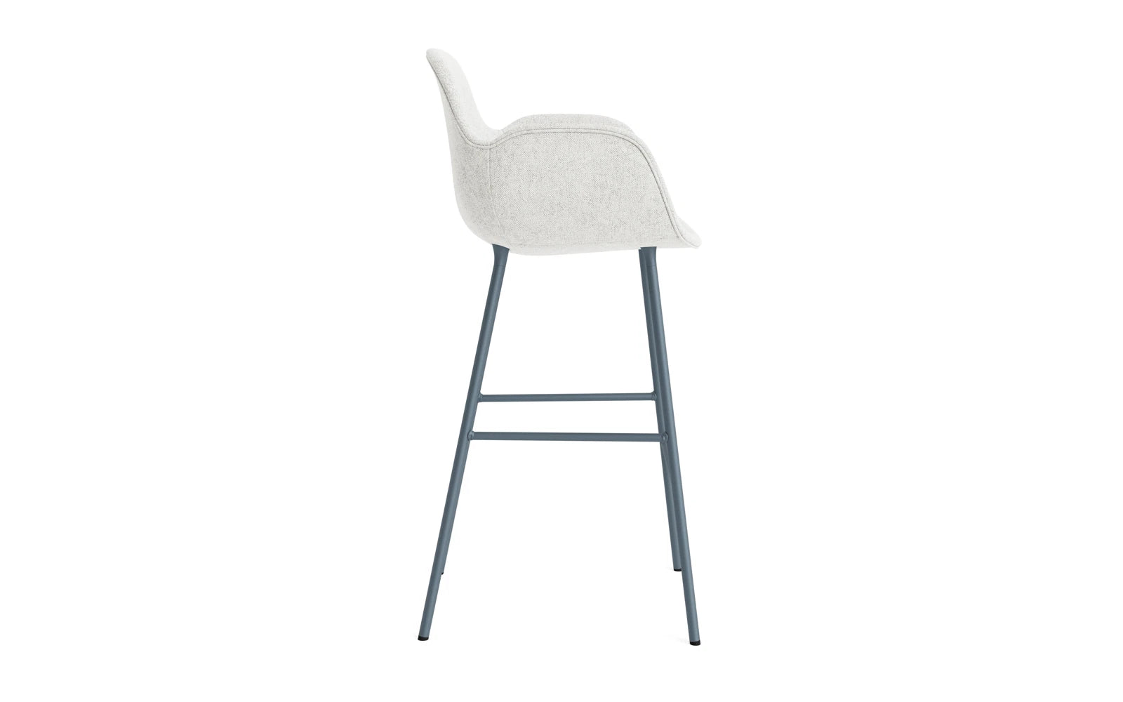 Form Barstuhl mit Armlehne 75 cm gepolstert Blau Stahl Hallingdal in Hallingdal 110 präsentiert im Onlineshop von KAQTU Design AG. Barstuhl ist von Normann Copenhagen