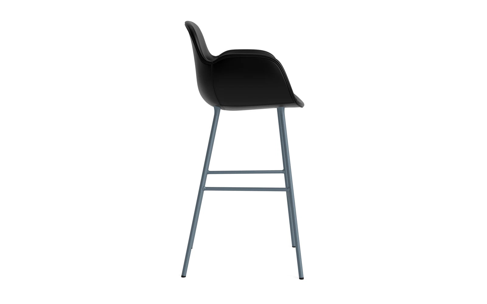 Form Barstuhl mit Armlehne 75 cm gepolstert blau Stahl/Ultra leder in Ultra 41599 präsentiert im Onlineshop von KAQTU Design AG. Barstuhl ist von Normann Copenhagen