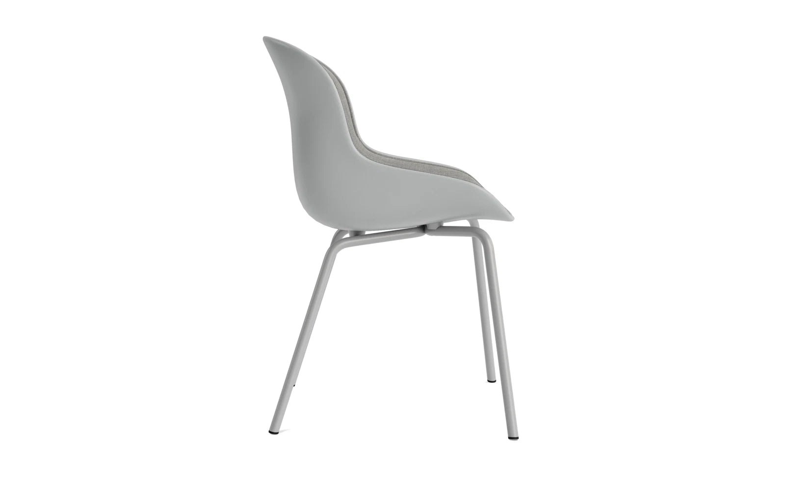 Der Hyg Stuhl von Normann Copenhagen vereint dänische Hygge mit sanften Linien und gemütlichem Design. Perfekt für Ess- und Loungebereiche.