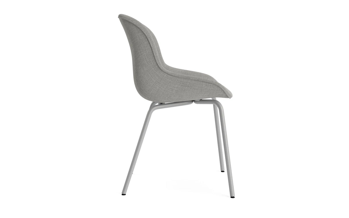 Hyg Comfort Stuhl Vollpolster Grau stahl Remix in Remix 133 präsentiert im Onlineshop von KAQTU Design AG. Stuhl ist von Normann Copenhagen