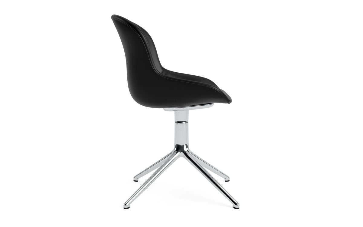 Hyg Comfort Stuhl Vollpolster aluminium Ultra Leder in Ultra 41599 präsentiert im Onlineshop von KAQTU Design AG. Stuhl ist von Normann Copenhagen
