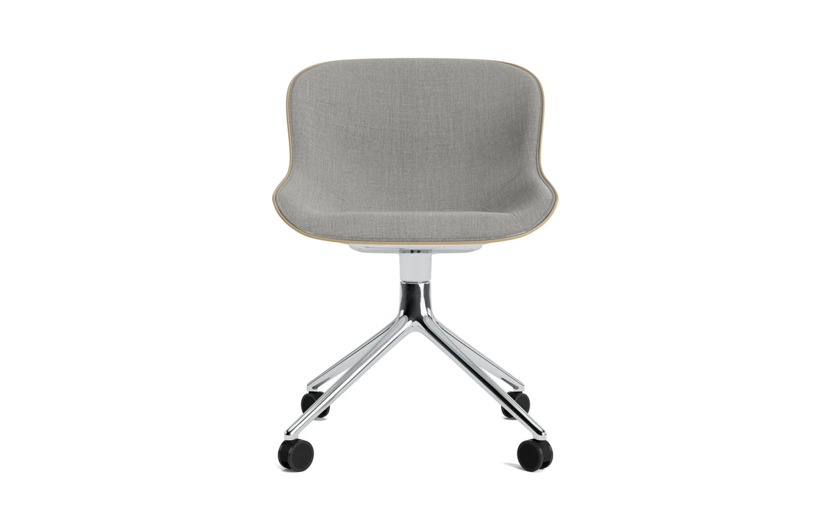 Hyg Drehstuhl 4W Frontpolster Aluminium Sand/Remix in Remix 133 präsentiert im Onlineshop von KAQTU Design AG. Drehstuhl ist von Normann Copenhagen