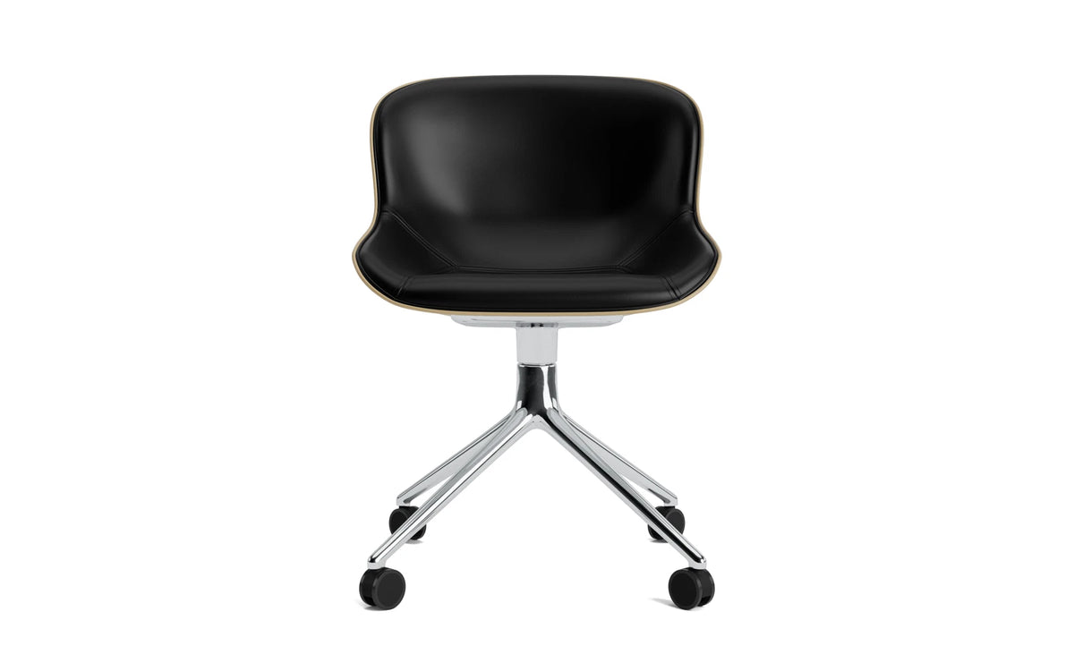 Hyg Drehstuhl 4W Frontpolster Aluminium Sand/Ultra in Ultra 41599 präsentiert im Onlineshop von KAQTU Design AG. Drehstuhl ist von Normann Copenhagen