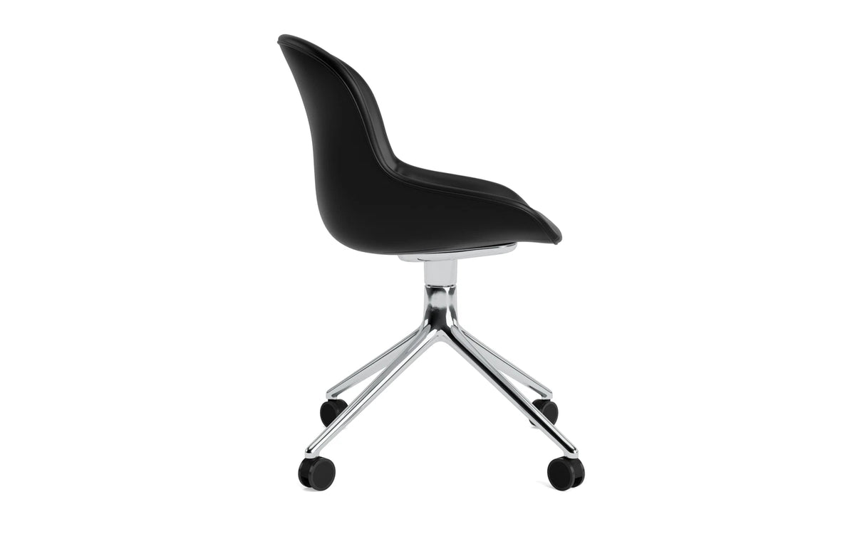 Hyg Comfort Drehstuhl 4W Vollpolster Aluminium Ultra in Ultra 41599 präsentiert im Onlineshop von KAQTU Design AG. Drehstuhl ist von Normann Copenhagen