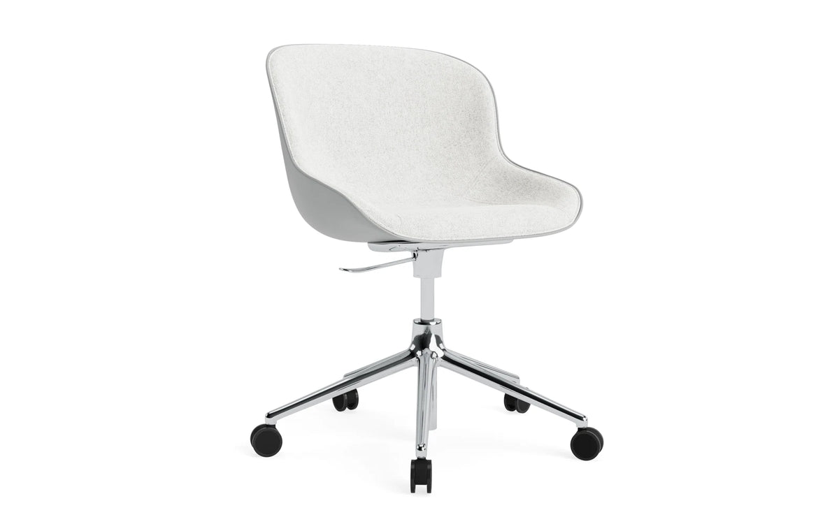 Hyg Drehstuhl mit 5 Rollen Gas Lift Frontpolster Alu Grau/Hallingdal in Hallingdal 110 präsentiert im Onlineshop von KAQTU Design AG. Bürostuhl ist von Normann Copenhagen
