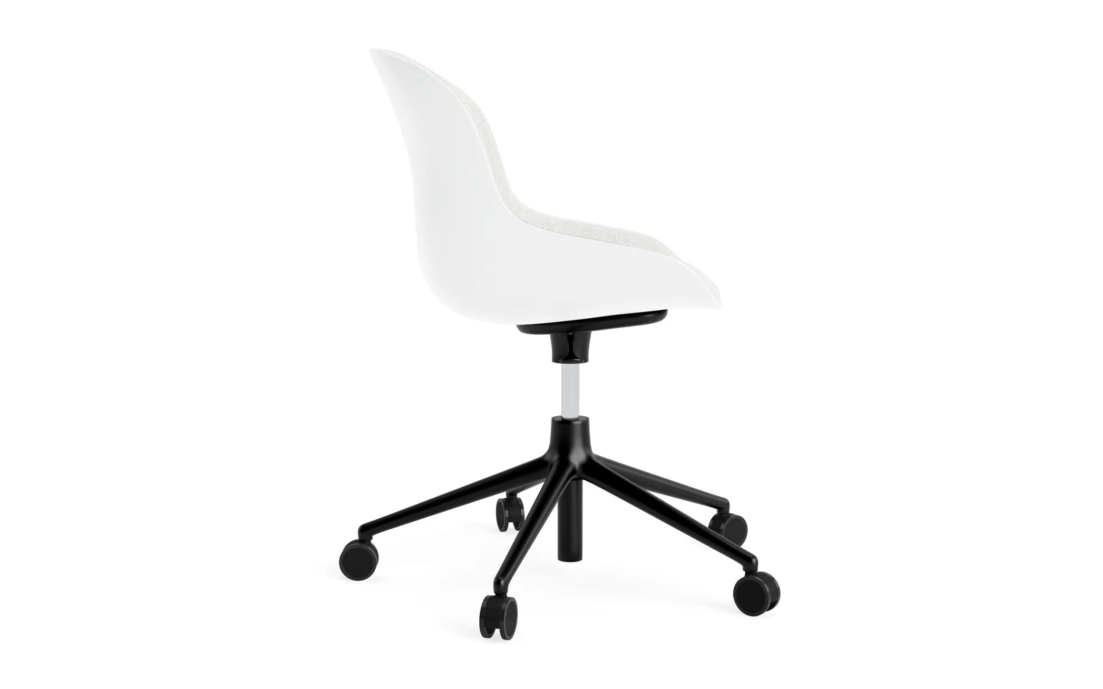 Hyg Drehsessel mit 5 Rollen Gas Lift Frontpolster Schwartz Alu Weiss/Hallingdal in Hallingdal 110 präsentiert im Onlineshop von KAQTU Design AG. Sessel ist von Normann Copenhagen