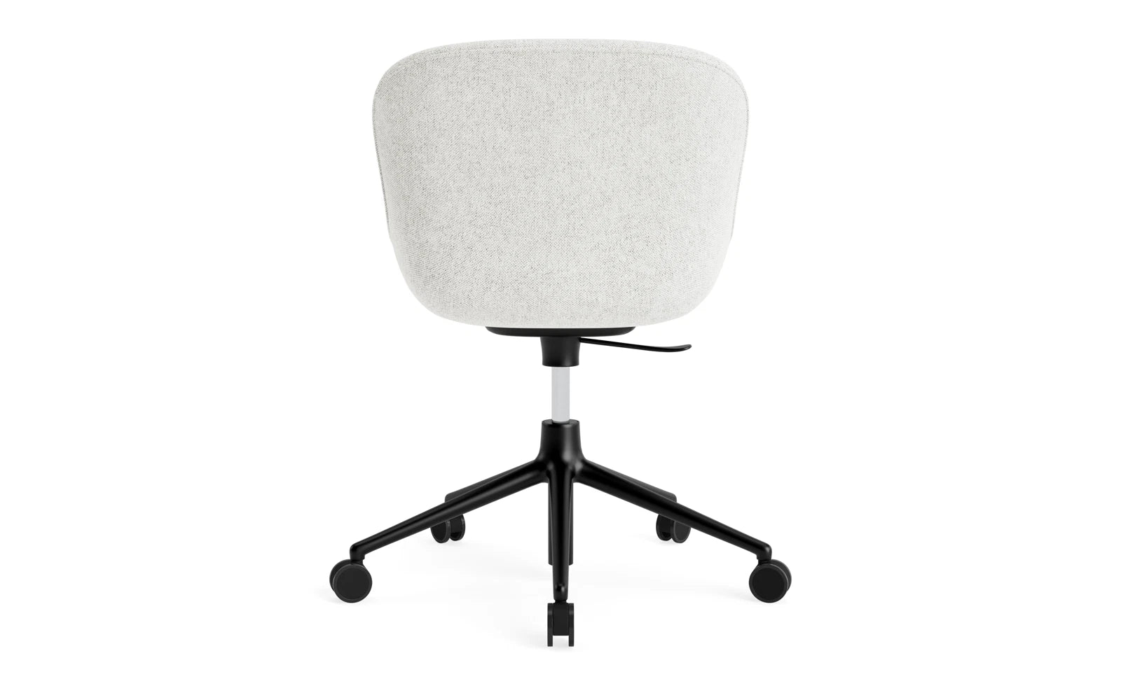 Erleben Sie den Hyg Drehsessel von Normann Copenhagen: ein eleganter, vollpolsterter Sessel in Schwarz, der Komfort und skandinavisches Design vereint.