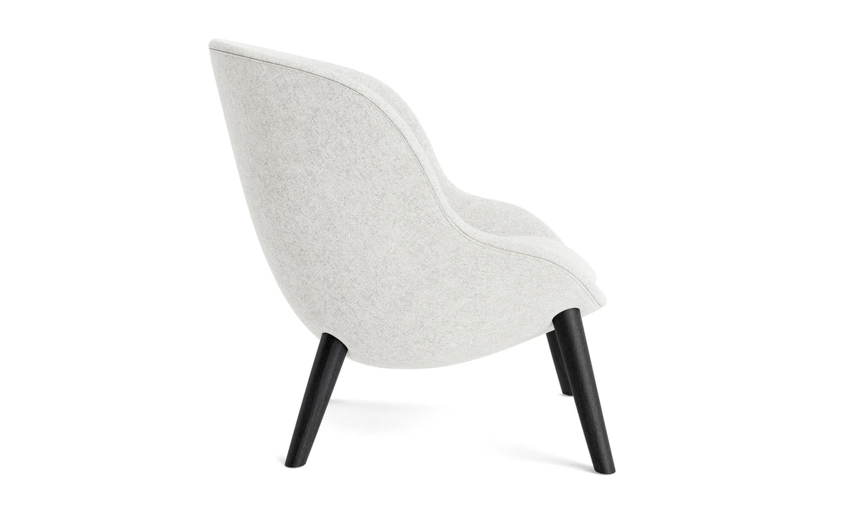 Hyg Lounge-Sessel niedrig Schwarz Eiche Hallingdal in Hallingdal 110 präsentiert im Onlineshop von KAQTU Design AG. Sessel ist von Normann Copenhagen