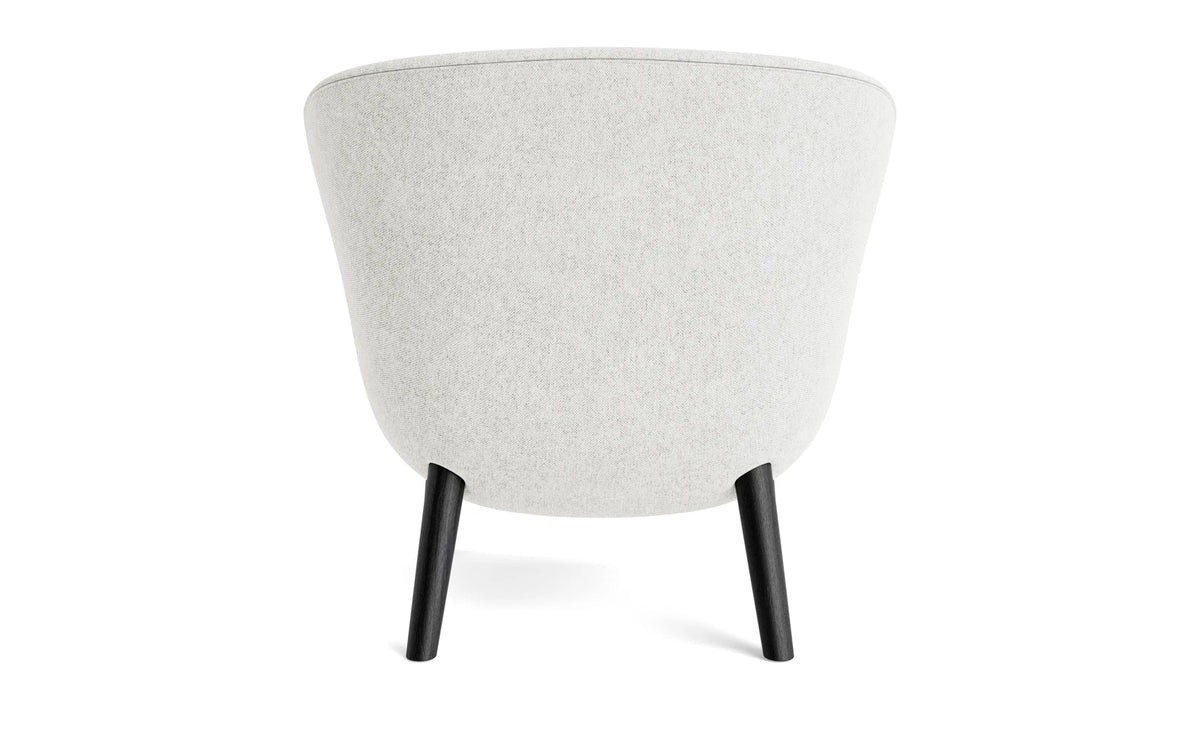 Hyg Lounge-Sessel niedrig Schwarz Eiche Hallingdal in Hallingdal 110 präsentiert im Onlineshop von KAQTU Design AG. Sessel ist von Normann Copenhagen