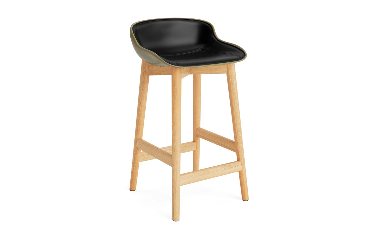 Hyg Barhocker 65 cm Polster Eiche Olive/Ultra in Ultra 41599 präsentiert im Onlineshop von KAQTU Design AG. Barstuhl ist von Normann Copenhagen