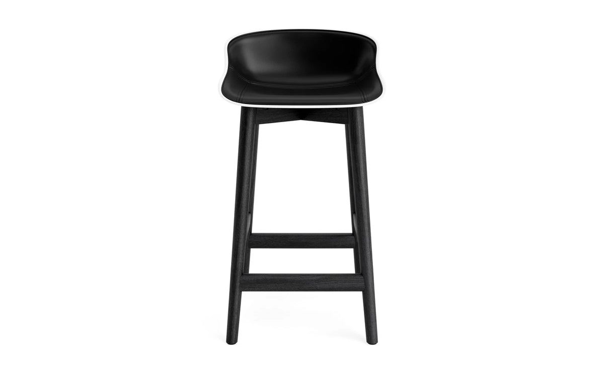 Hyg Barhocker 65 cm Polster Schwartze Eiche Weiss/Ultra in Ultra 41599 präsentiert im Onlineshop von KAQTU Design AG. Barstuhl ist von Normann Copenhagen