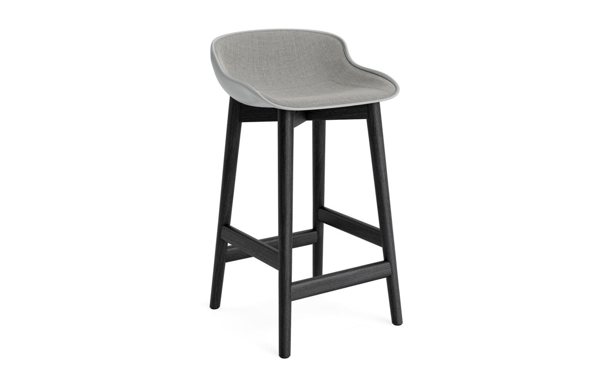 Hyg Barhocker 65 cm Polster Schwarze Eiche Grau/Remix in Remix 133 präsentiert im Onlineshop von KAQTU Design AG. Barstuhl ist von Normann Copenhagen
