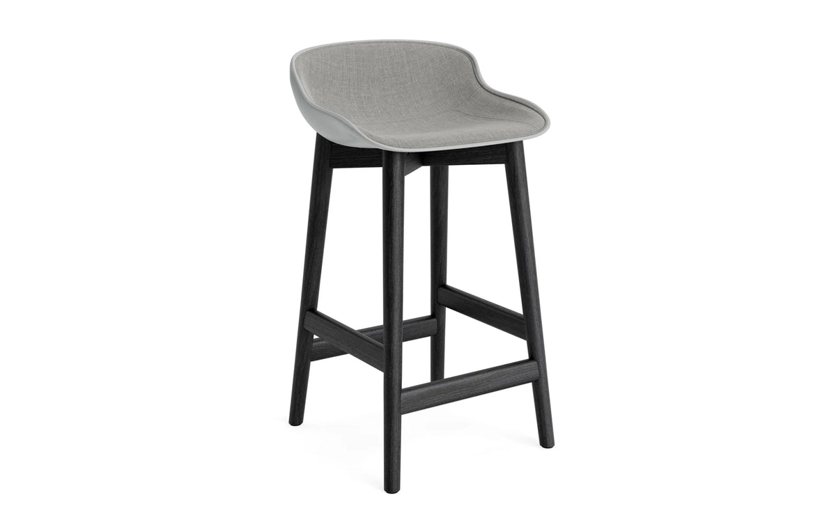 Hyg Barhocker 65 cm Polster Schwarze Eiche Grau/Remix in Remix 133 präsentiert im Onlineshop von KAQTU Design AG. Barstuhl ist von Normann Copenhagen