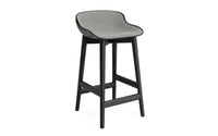 Hyg bar stool 65 cm upholstered in black & black oak